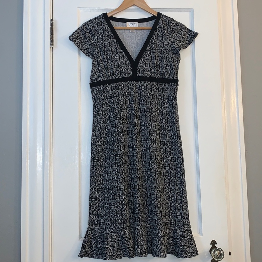 Ann Taylor Loft Petite 6 Black & White Dress V-Neck EUC 6P